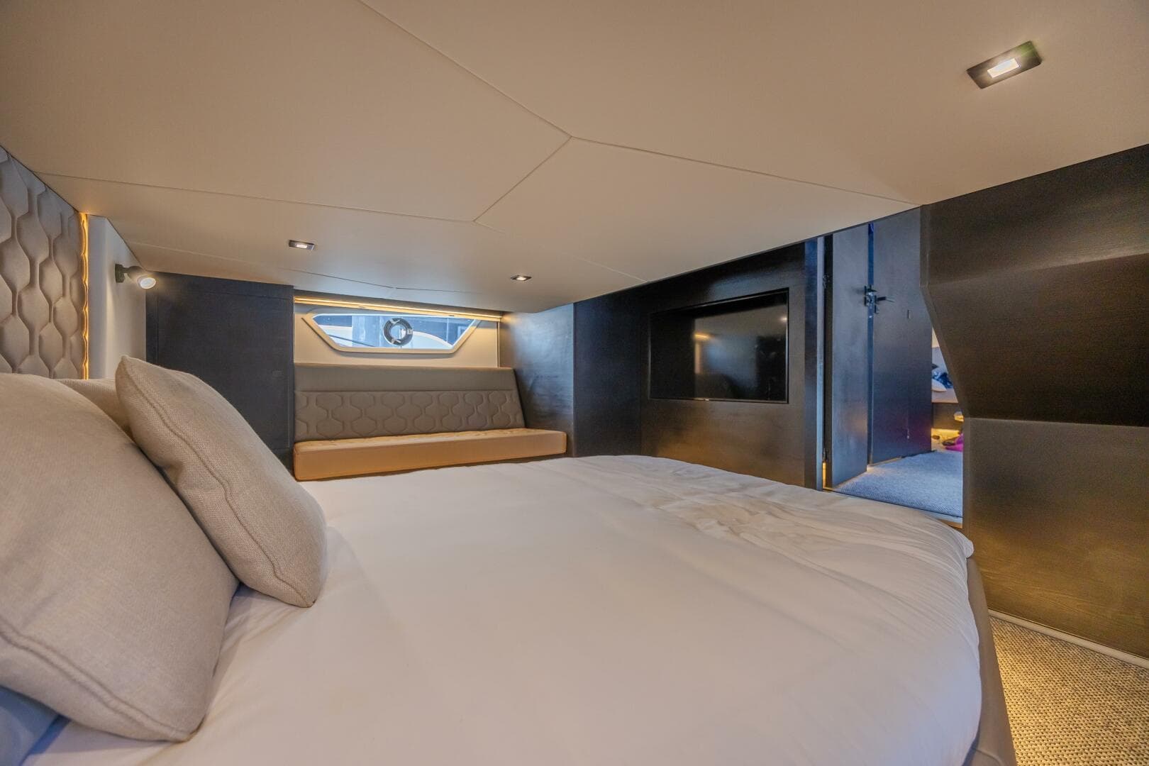 2023 Vanquish Yachts VQ58