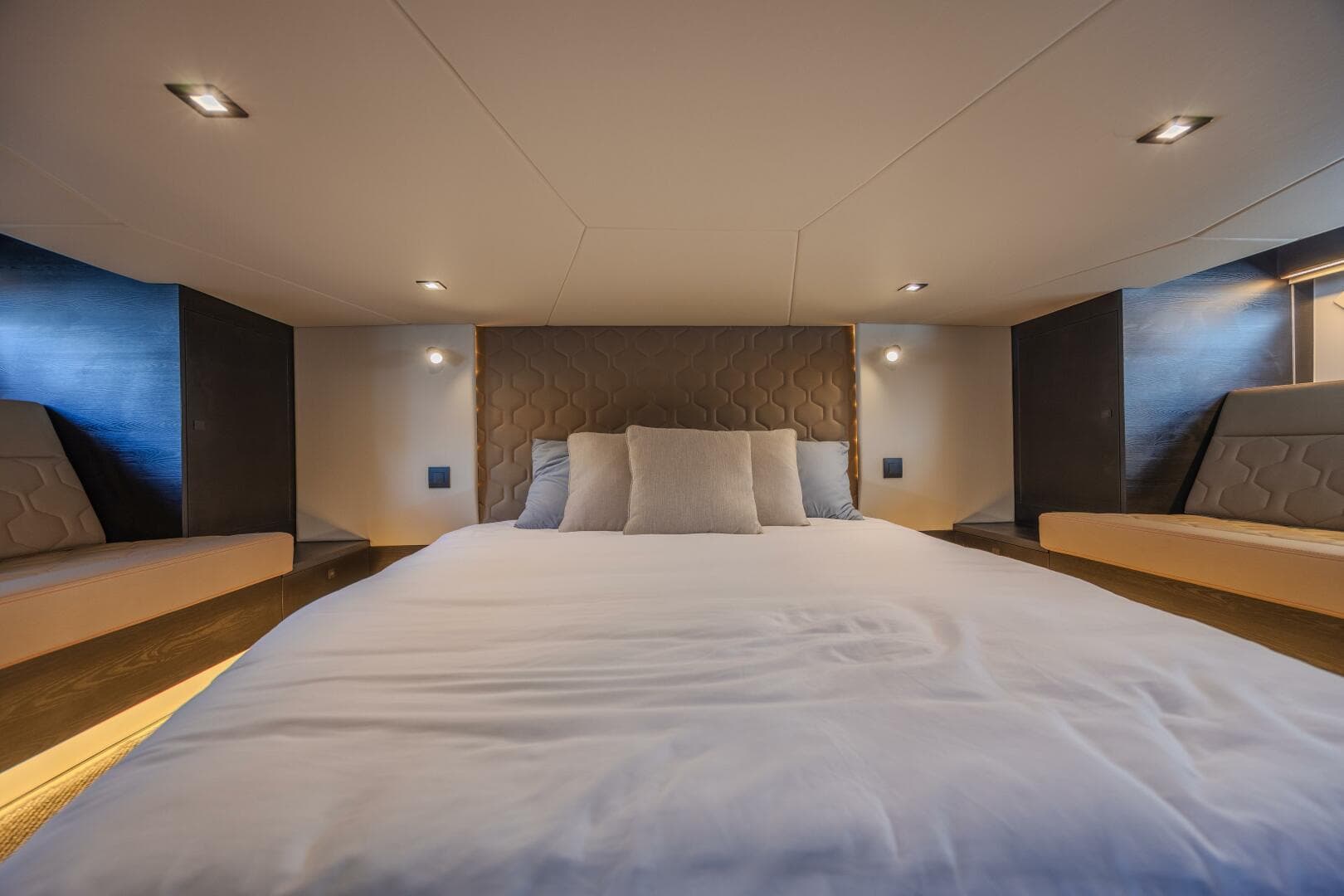 2023 Vanquish Yachts VQ58