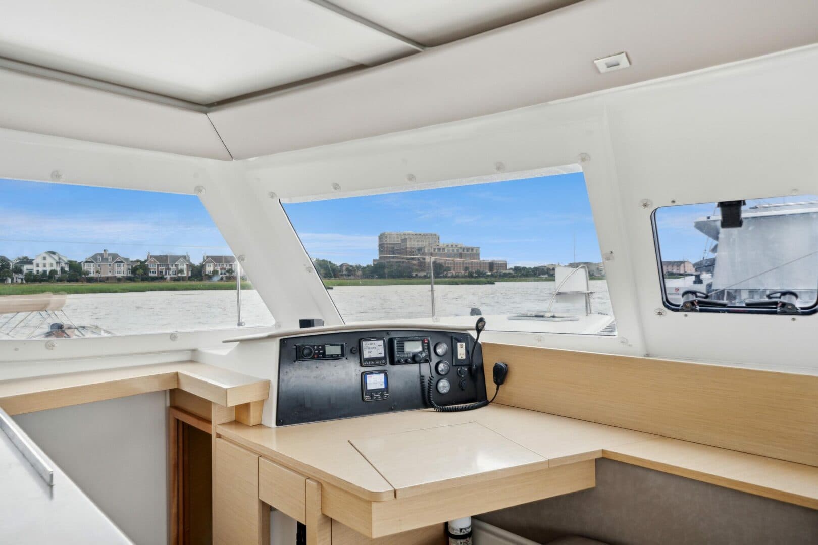 2014-fountaine-pajot-helia-44-sail-9755226-20250618093359926-1.jpg