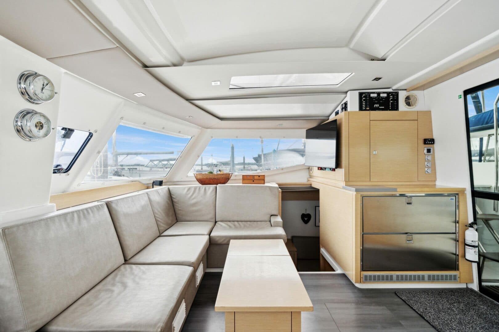 2014-fountaine-pajot-helia-44-sail-9755226-20250618093345322-1.jpg