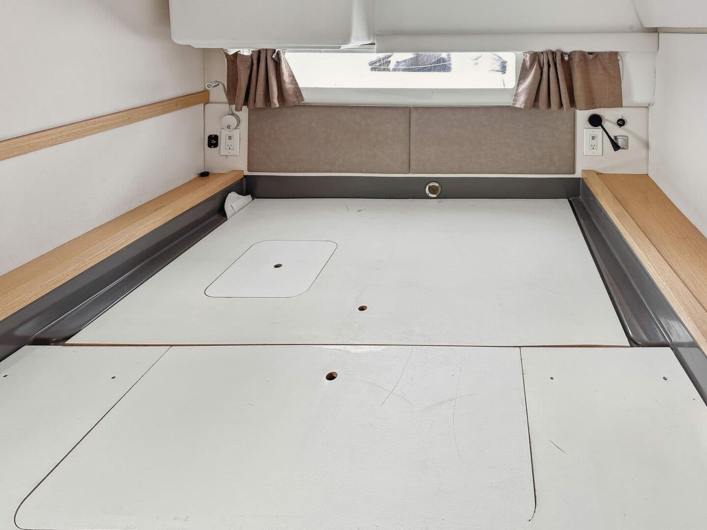 2014-fountaine-pajot-helia-44-sail-9755226-20250618093616977-1.jpg