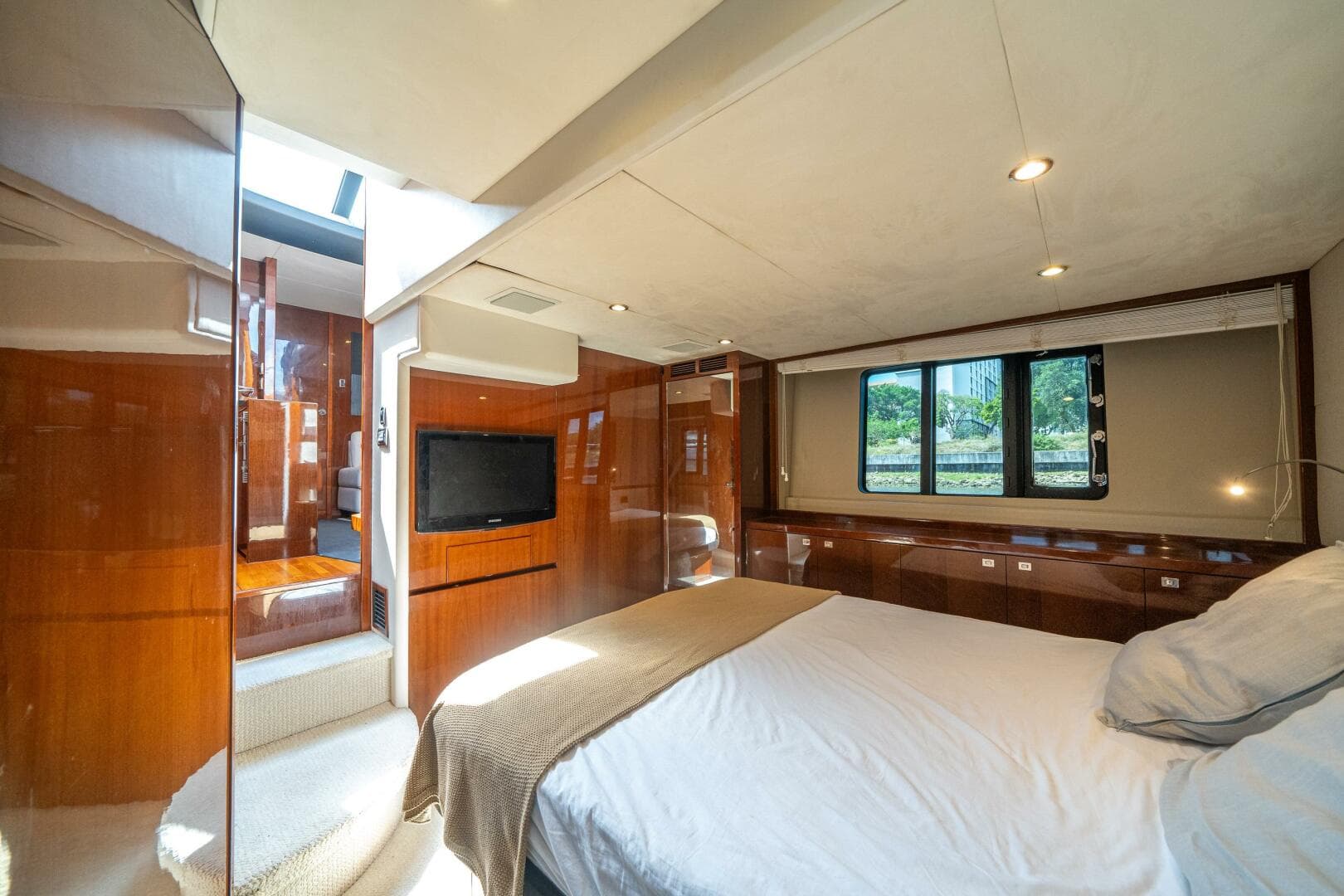 2012 Princess V52