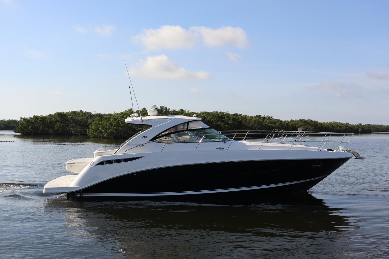 2015 Sea Ray 410 Sundancer- SOMEDAY- STBD Profile