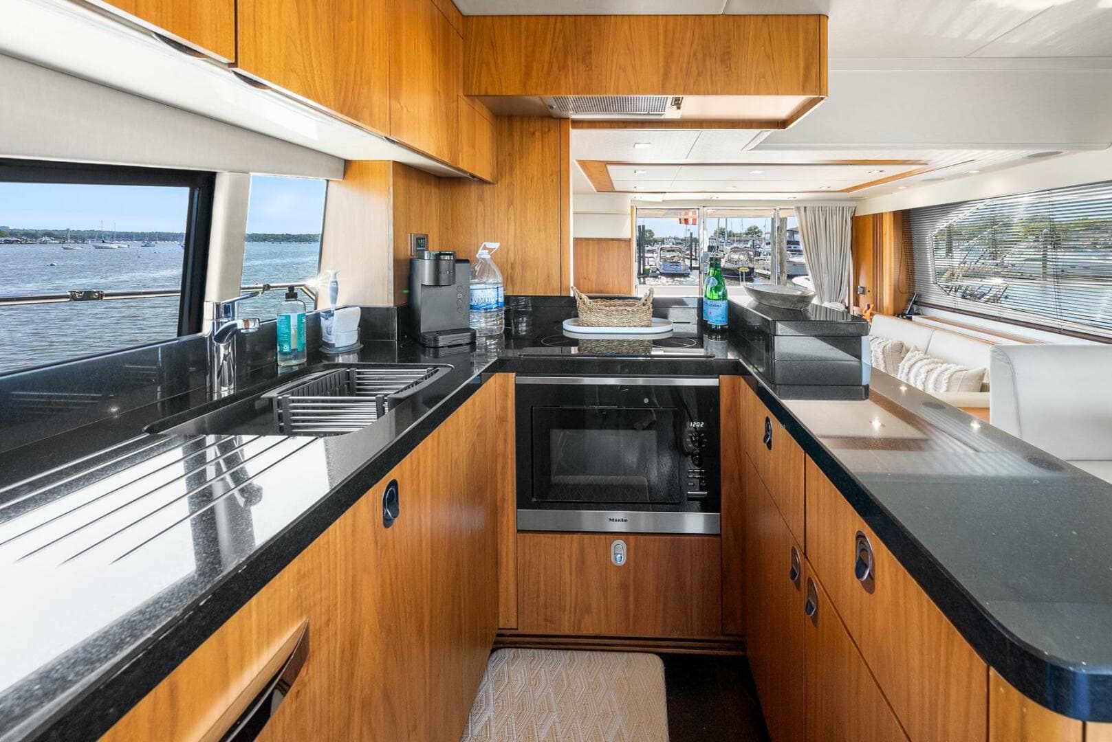 2016 Sunseeker Manhattan 65