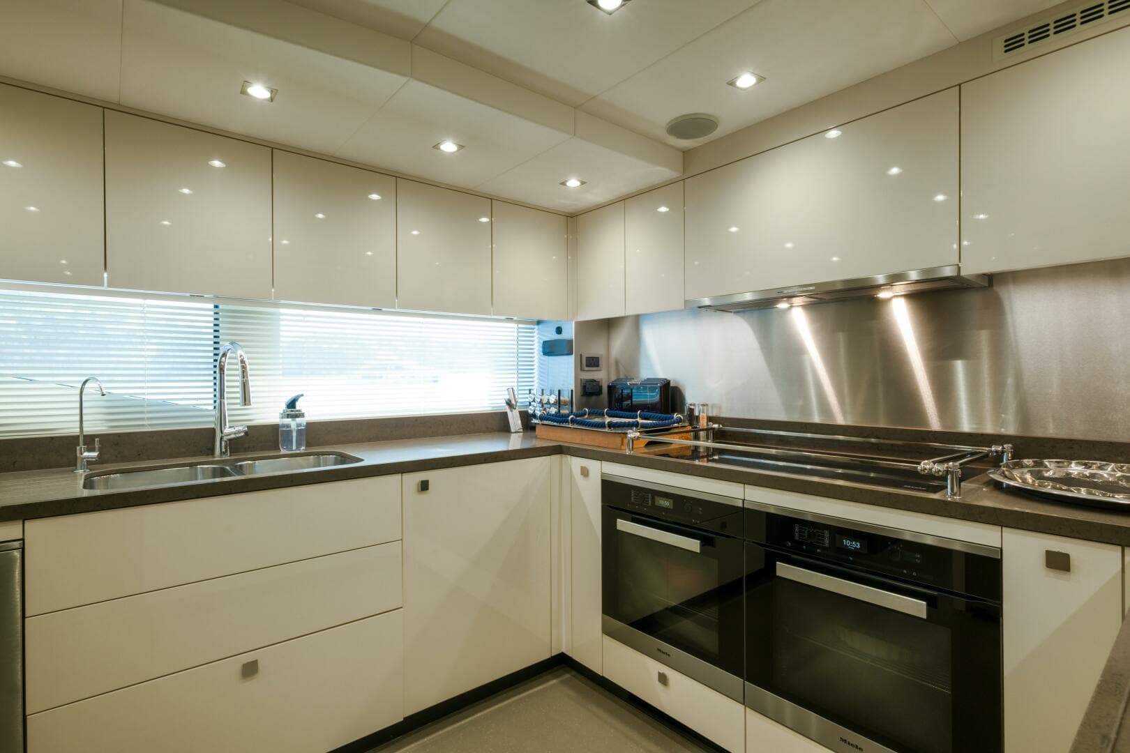 2018 Sunseeker Sunseeker 116 Yacht