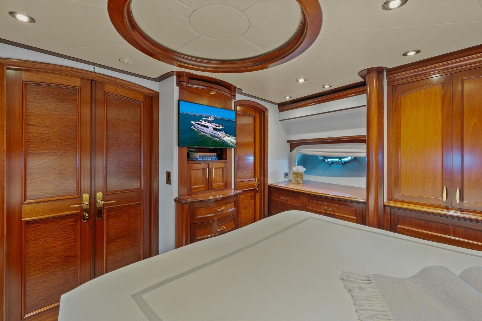 2004 Crescent Raised Pilothouse