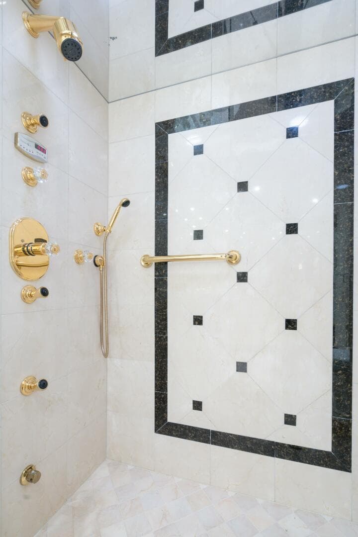 Owner Ensuite Shower