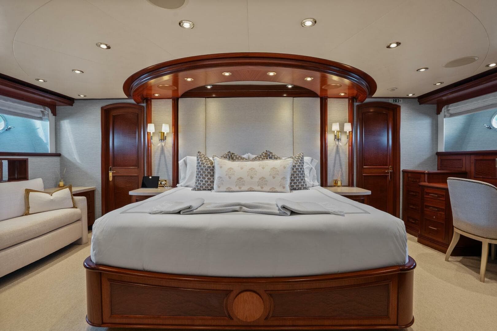 2004 Crescent Raised Pilothouse