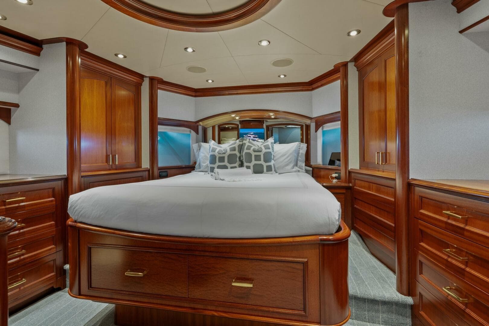 2004 Crescent Raised Pilothouse