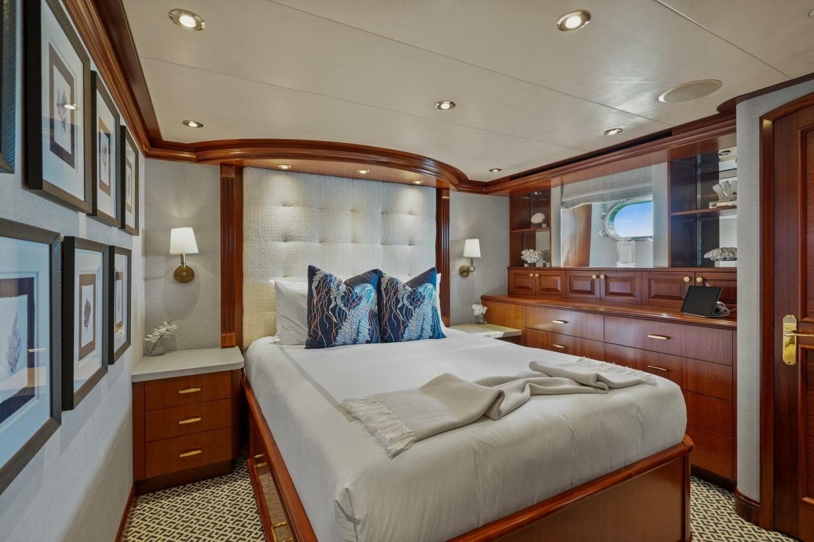 2004 Crescent Raised Pilothouse