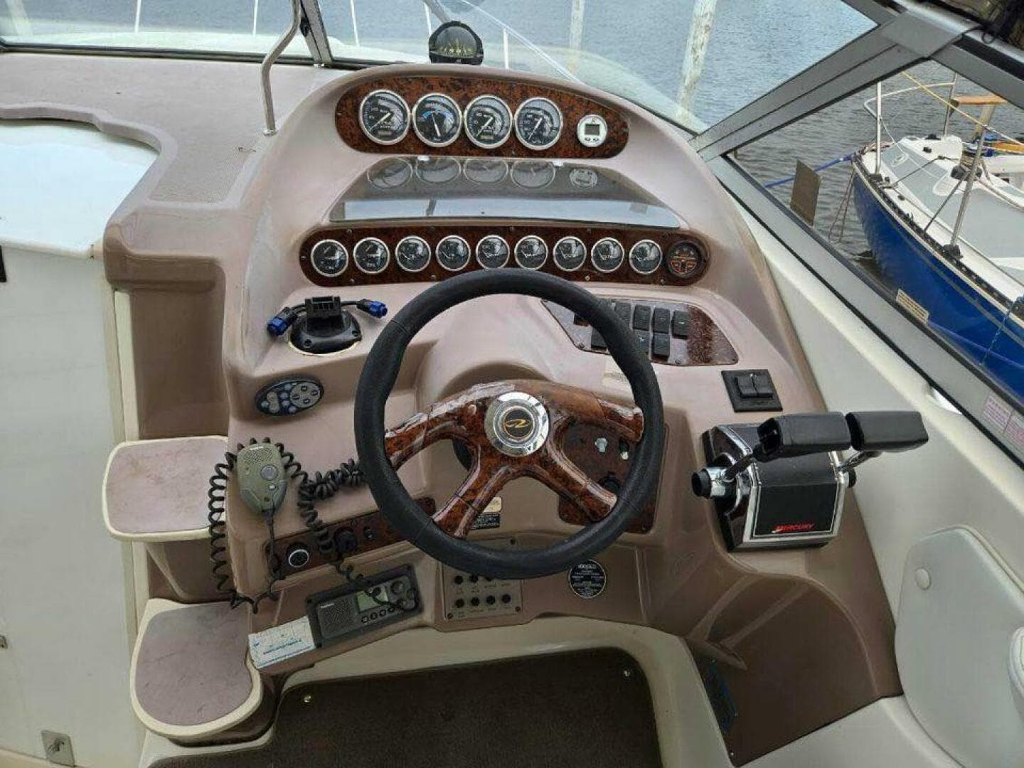 2003 Regal 2860 Commodore