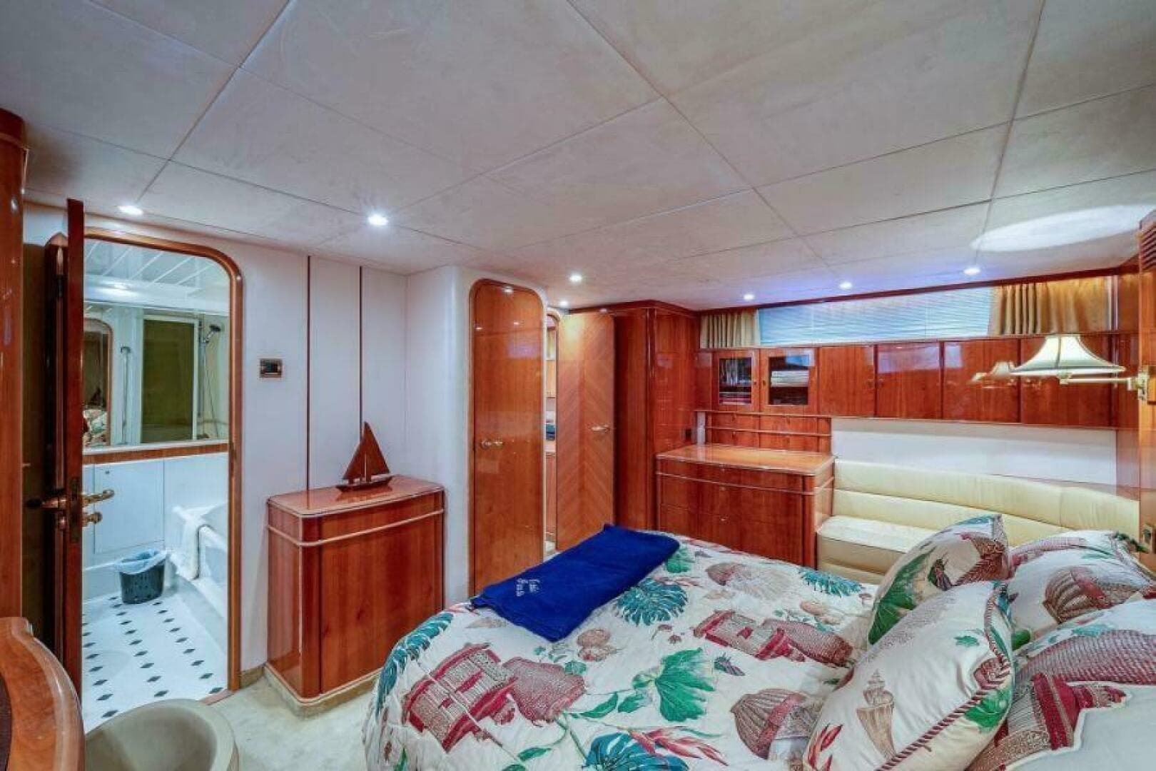 2000 Viking Sport Cruisers 