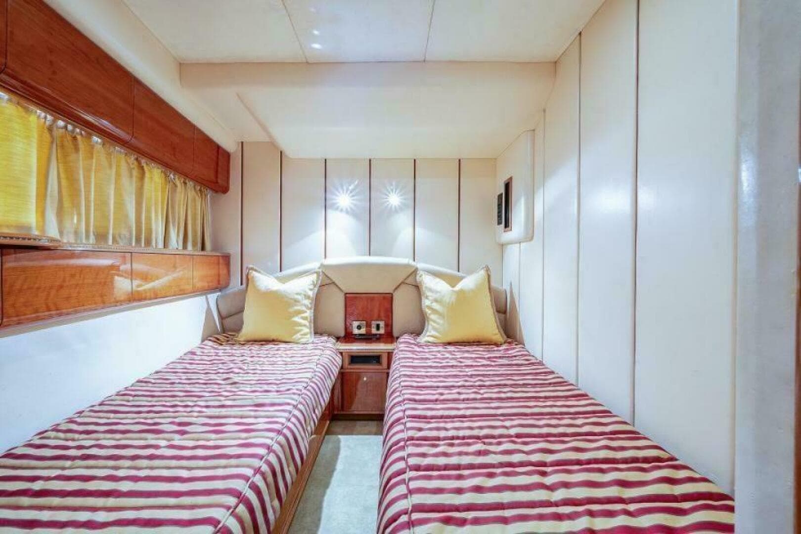 2000 Viking Sport Cruisers 