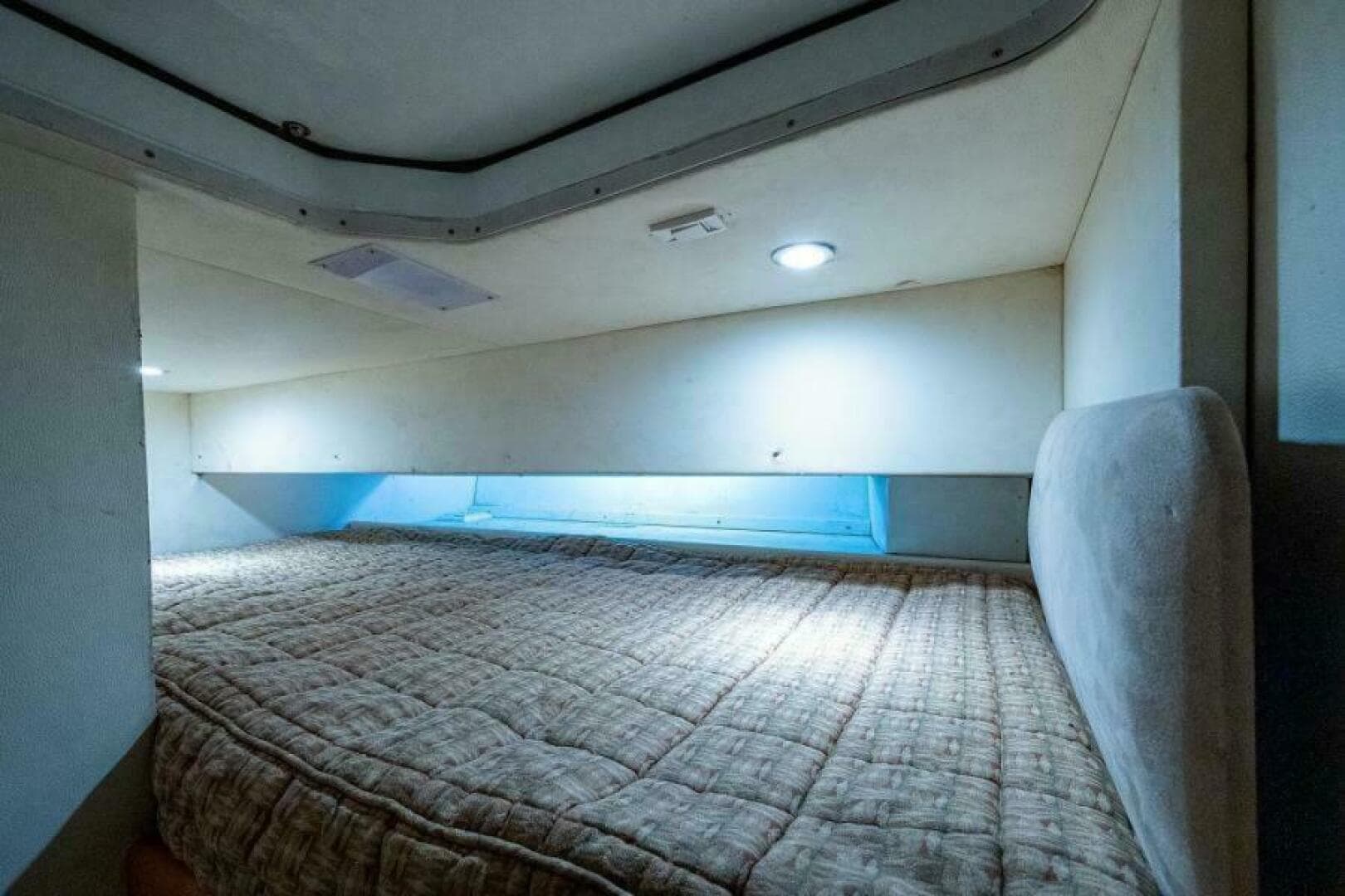 2000 Viking Sport Cruisers 