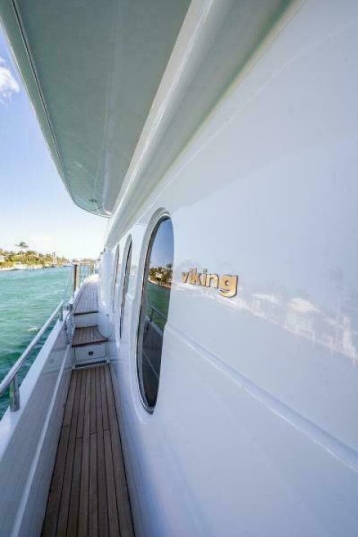 2000 Viking Sport Cruisers 