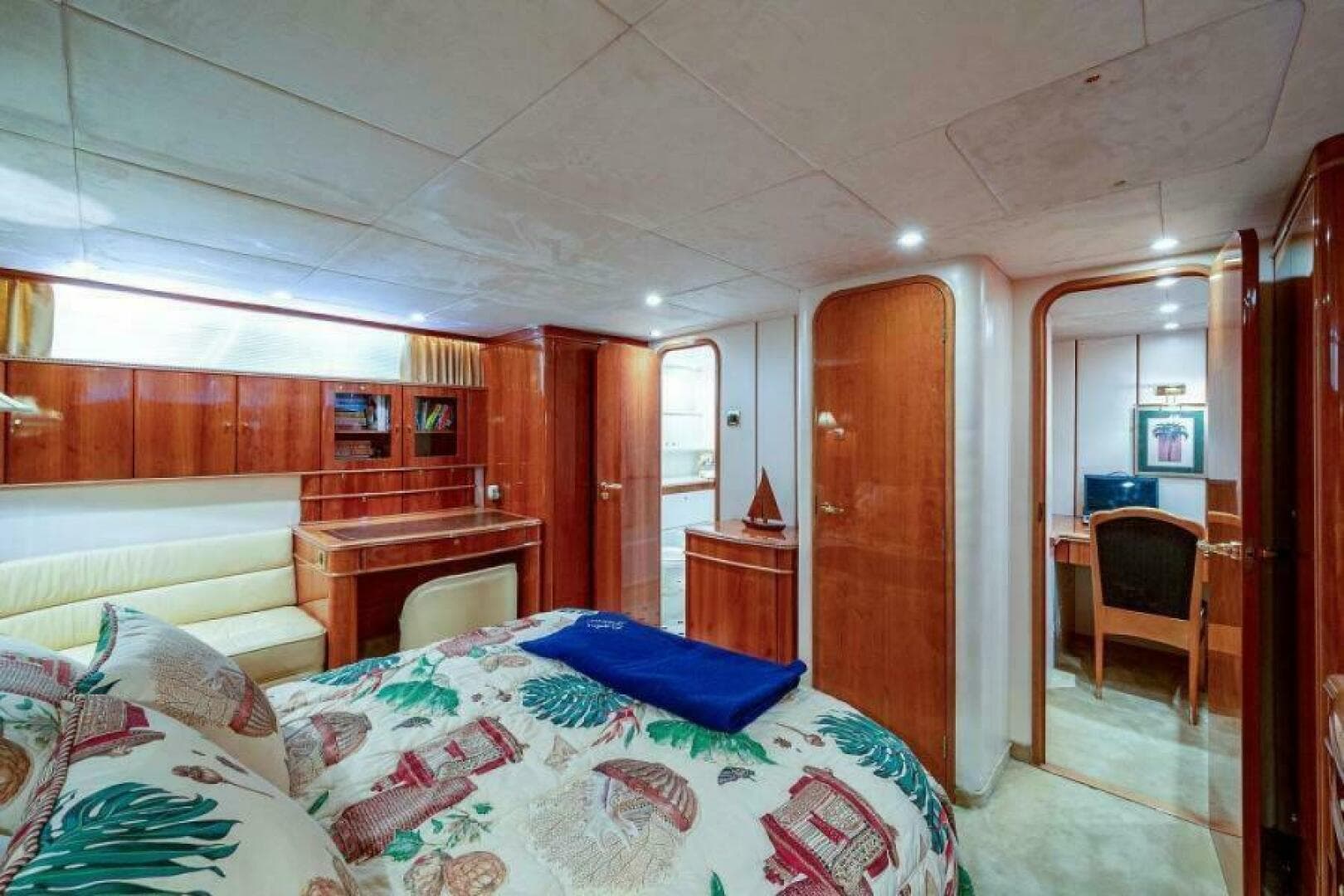 2000 Viking Sport Cruisers 