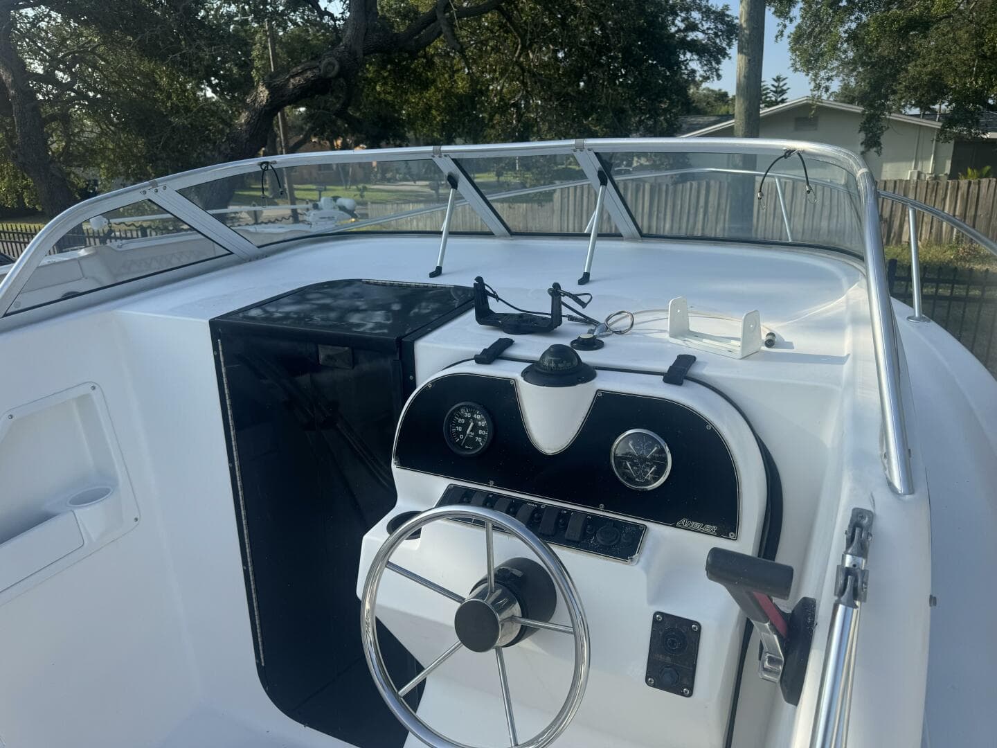 2004 Angler 220 Walkaround