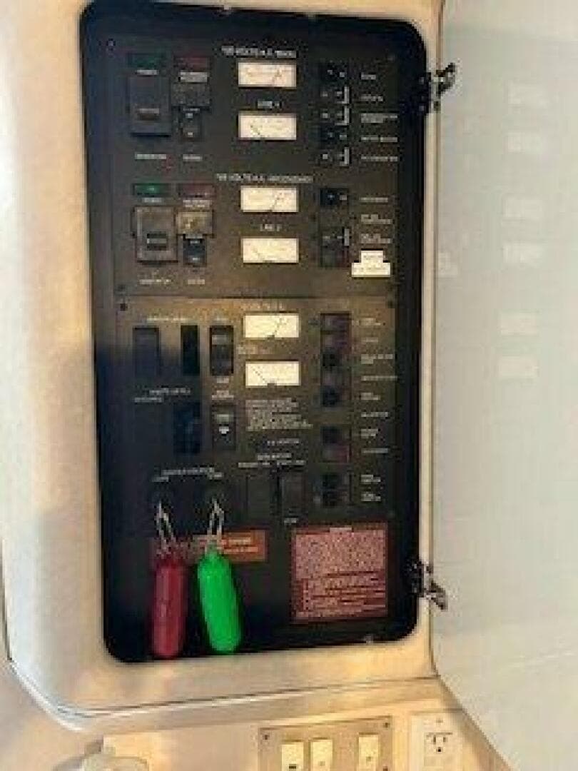 1996 Sea Ray 330 Express Cruiser