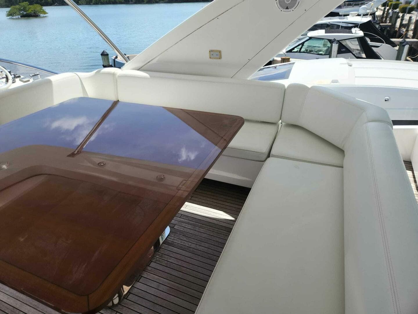 2014 Azimut Flybridge