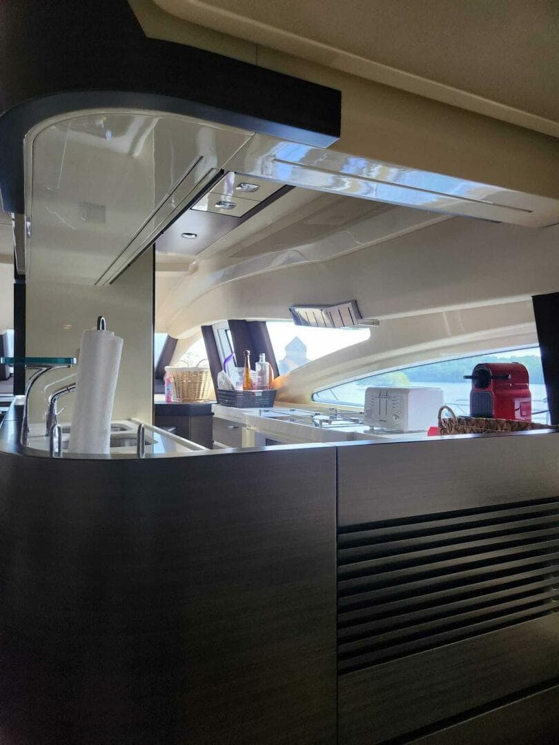 2014 Azimut Flybridge