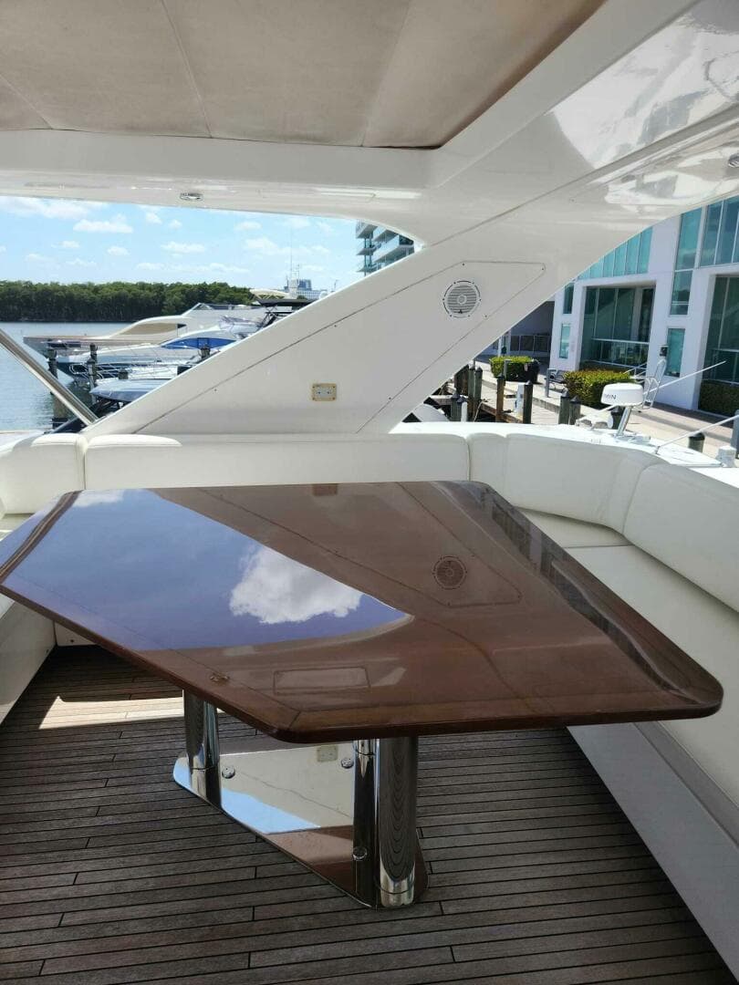 2014 Azimut Flybridge