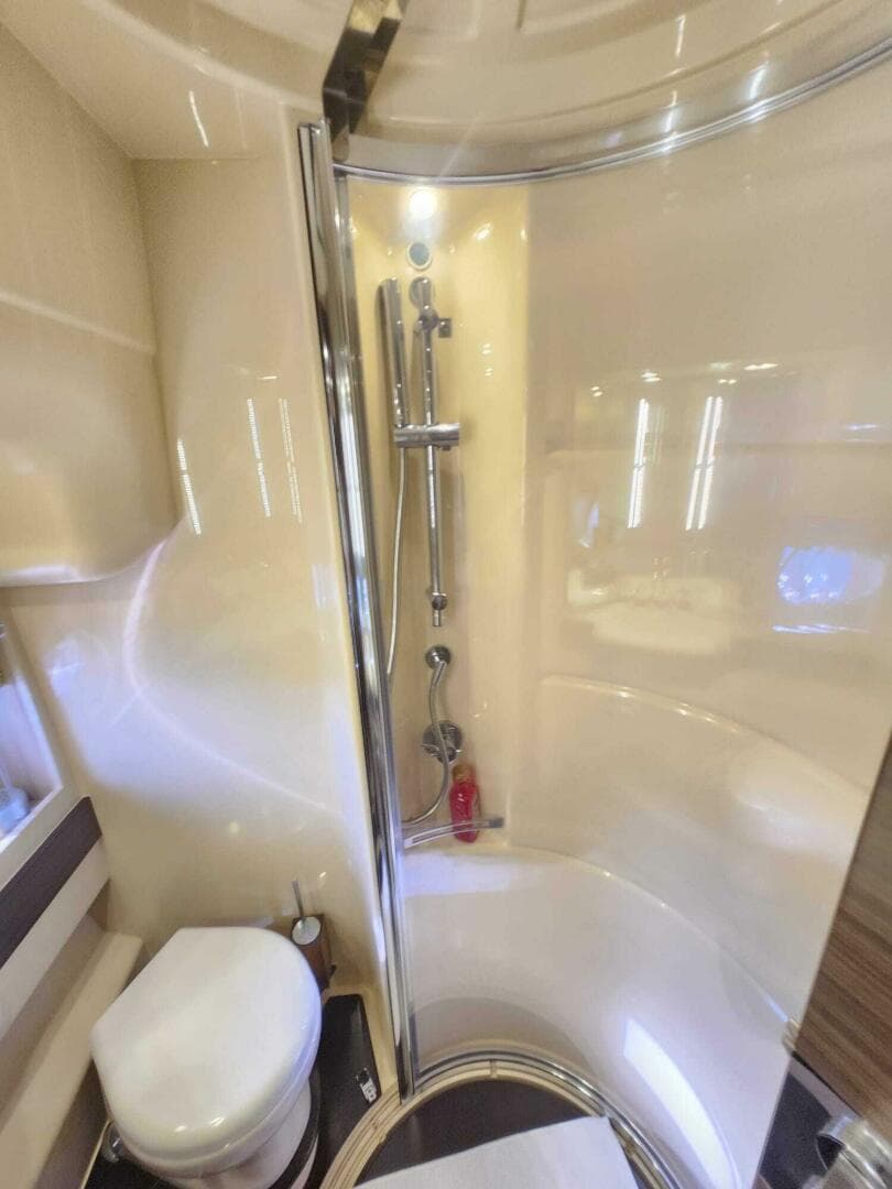 2014 Azimut Flybridge