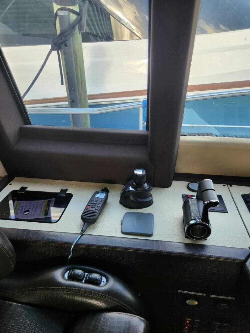 2014 Azimut Flybridge