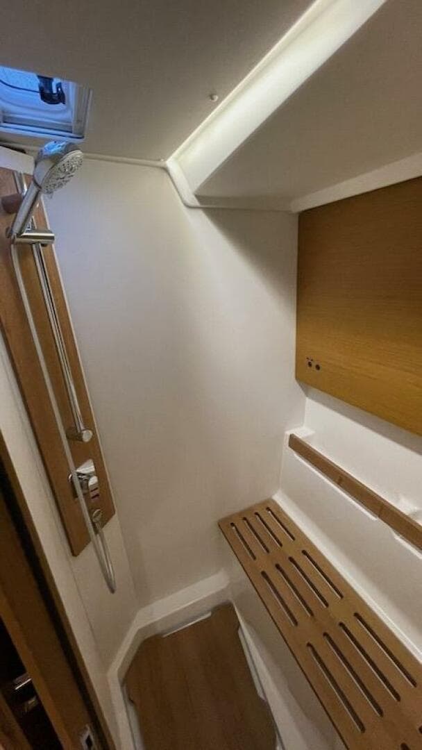 2020 Beneteau First 53 shower