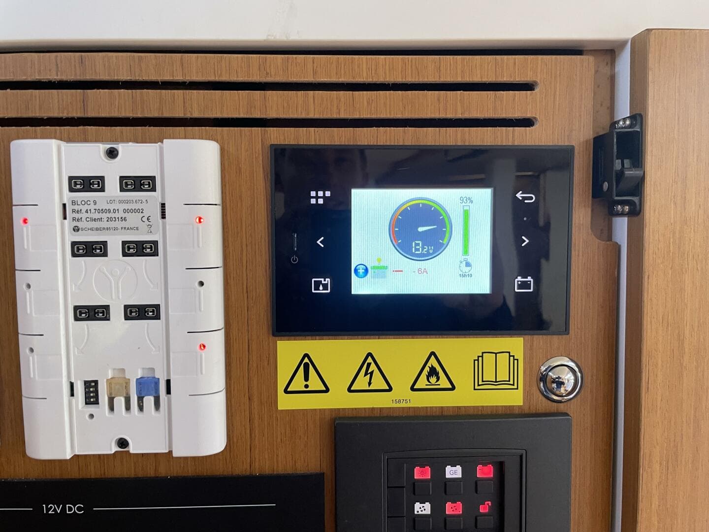 2020 Beneteau First 53 12V panel station