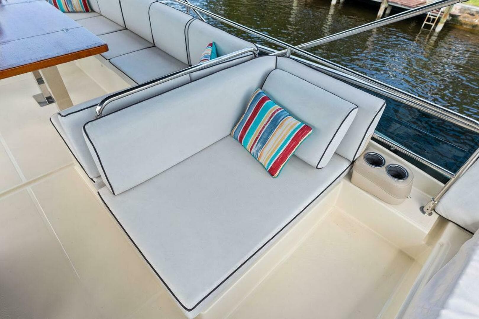 2016 Beneteau Monte Carlo 4