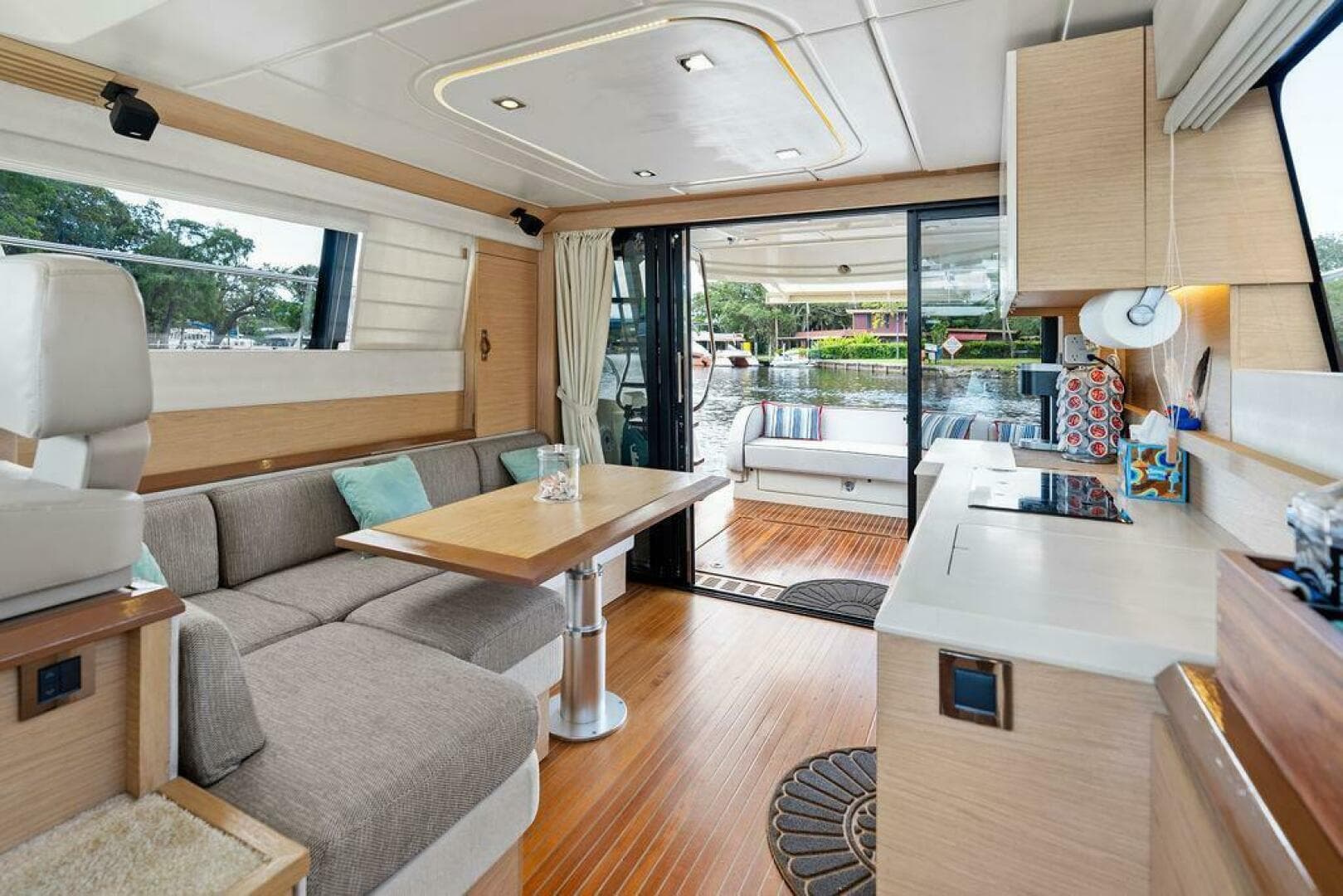 2016 Beneteau Monte Carlo 4