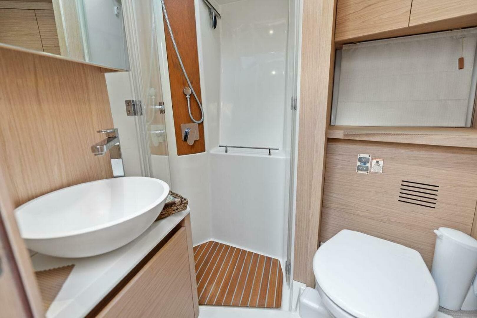 2016 Beneteau Monte Carlo 4