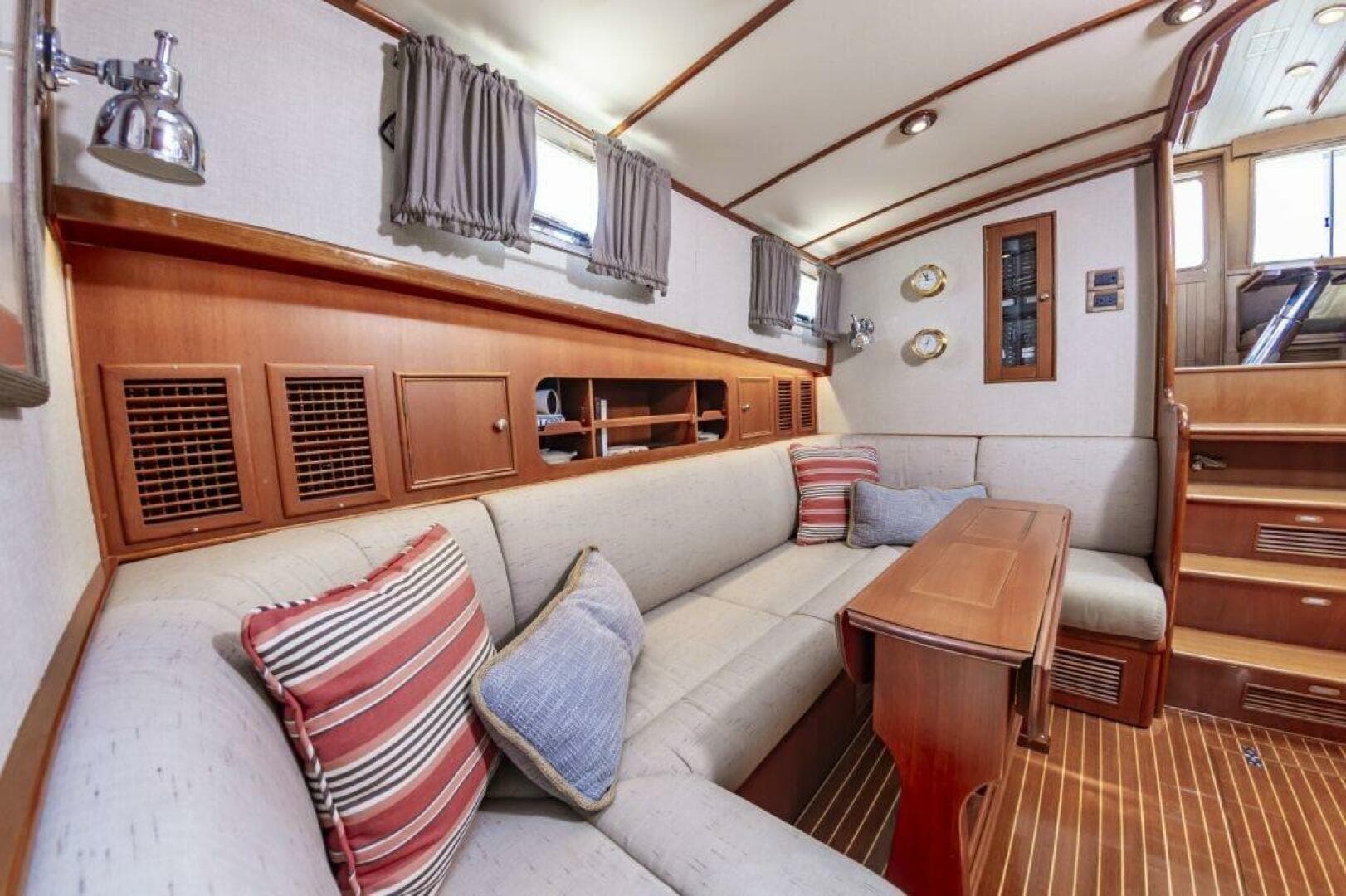 29800361 400c 4b4e 8b00 7ea84713db63