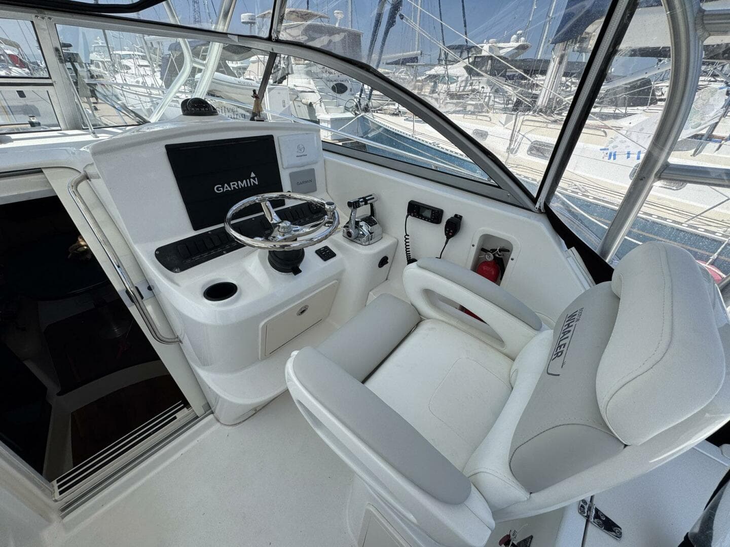 2011 Boston Whaler 305 Conquest