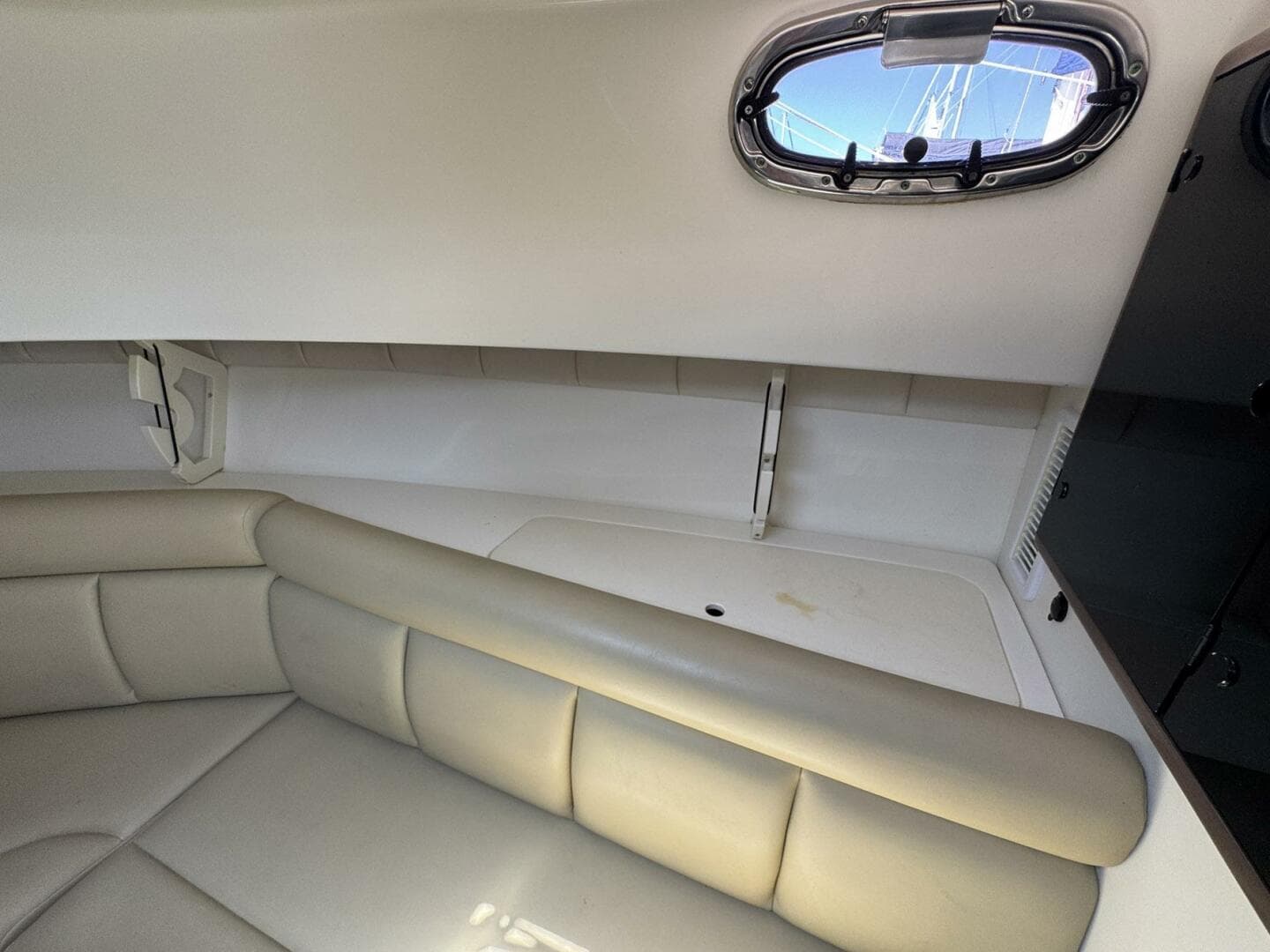 2011 Boston Whaler 305 Conquest