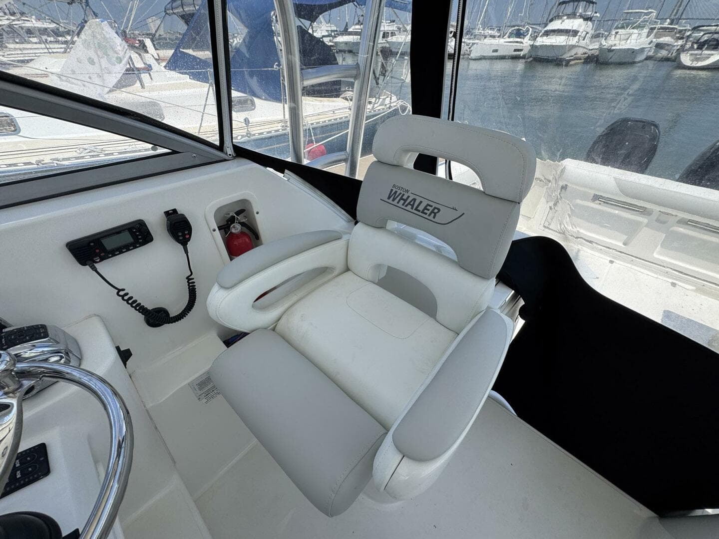 2011 Boston Whaler 305 Conquest