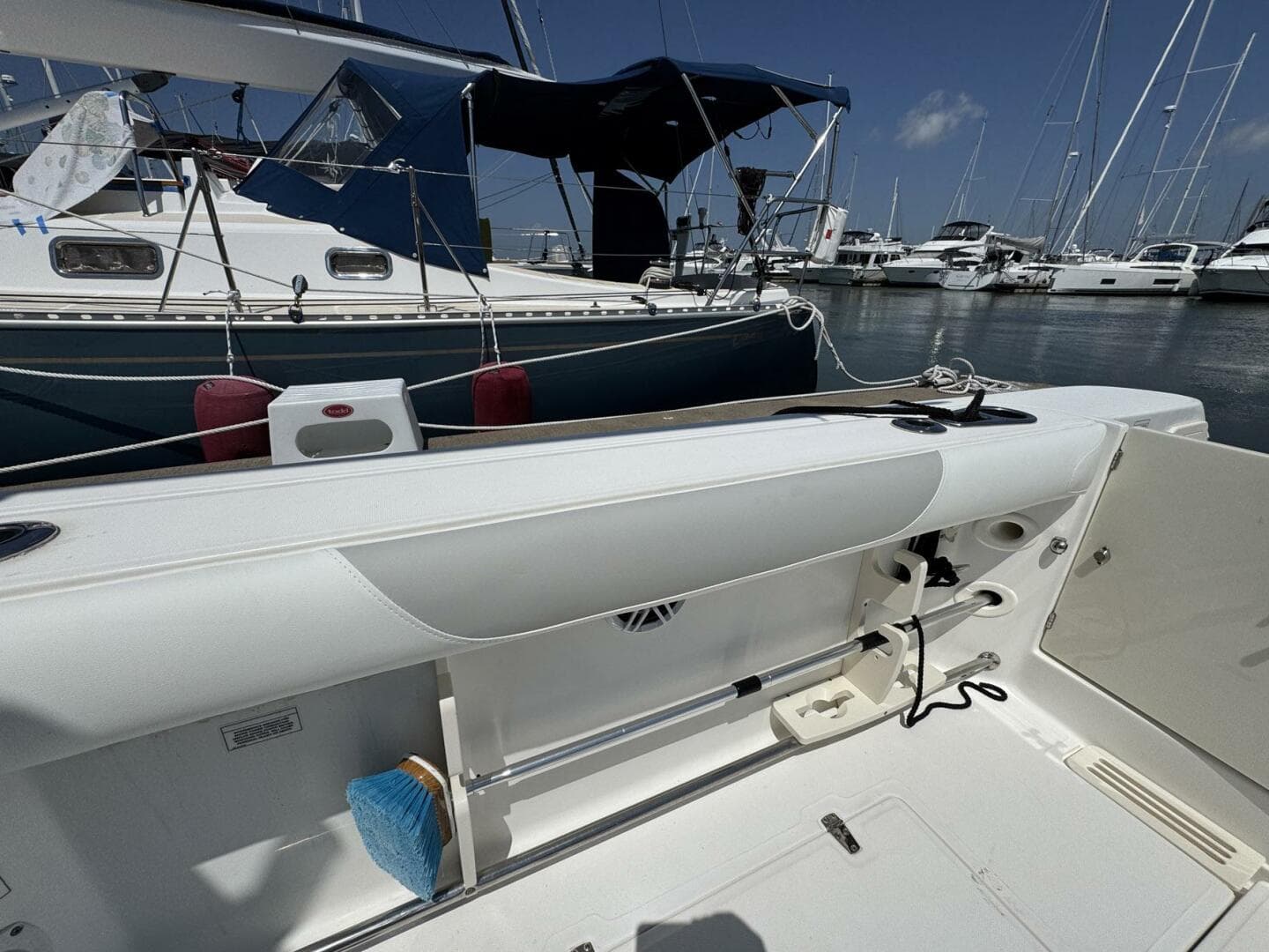 2011 Boston Whaler 305 Conquest