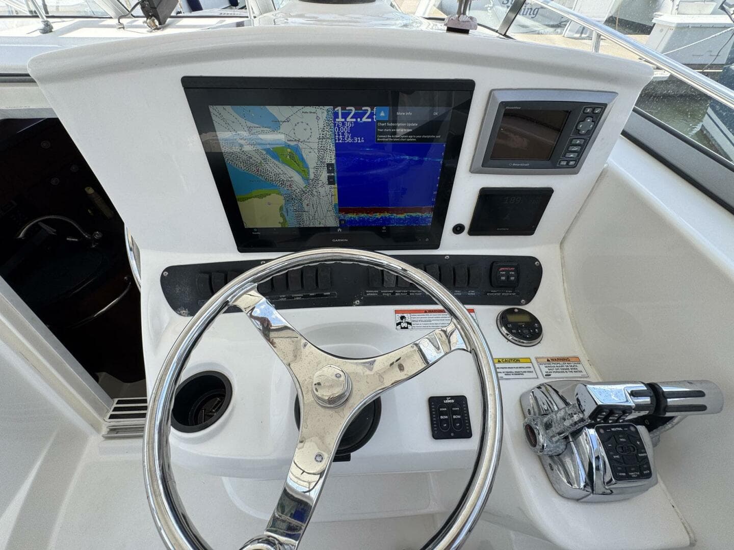 2011 Boston Whaler 305 Conquest