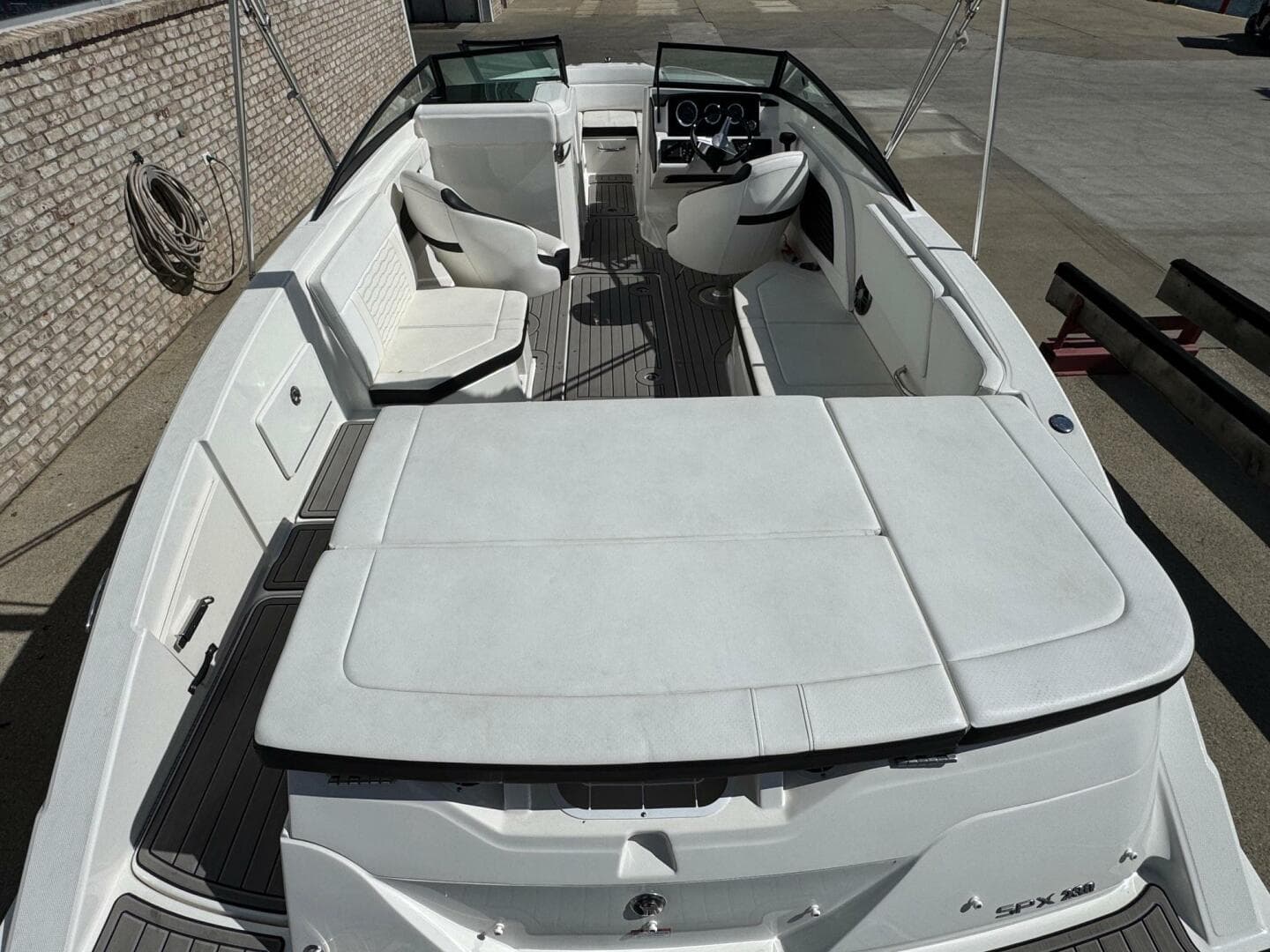 2022 Sea Ray 230 SPX