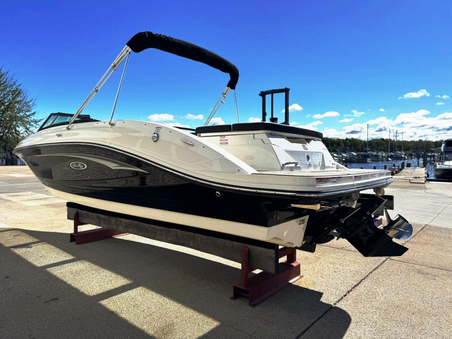 2022 Sea Ray 230 SPX