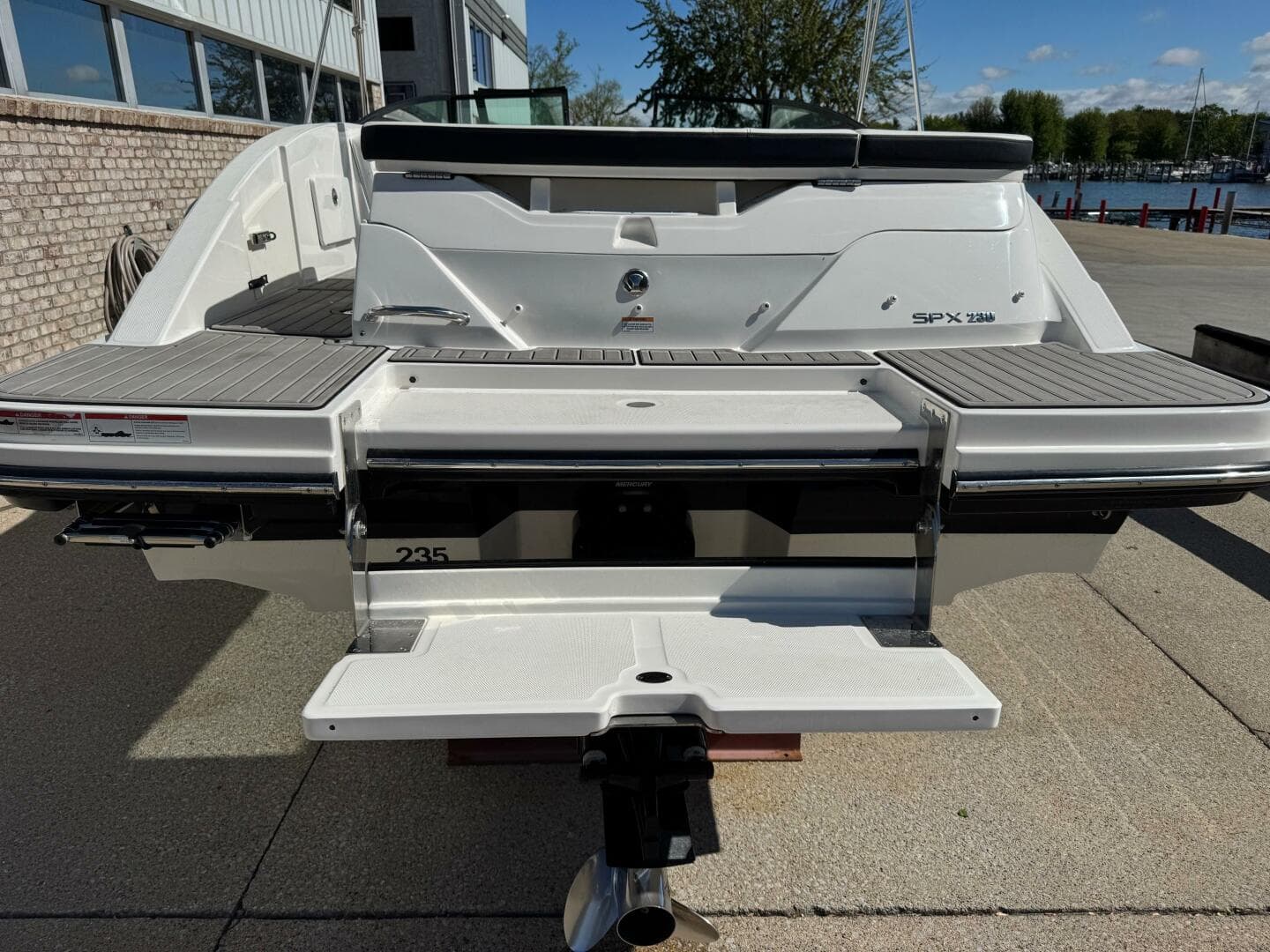 2022 Sea Ray 230 SPX