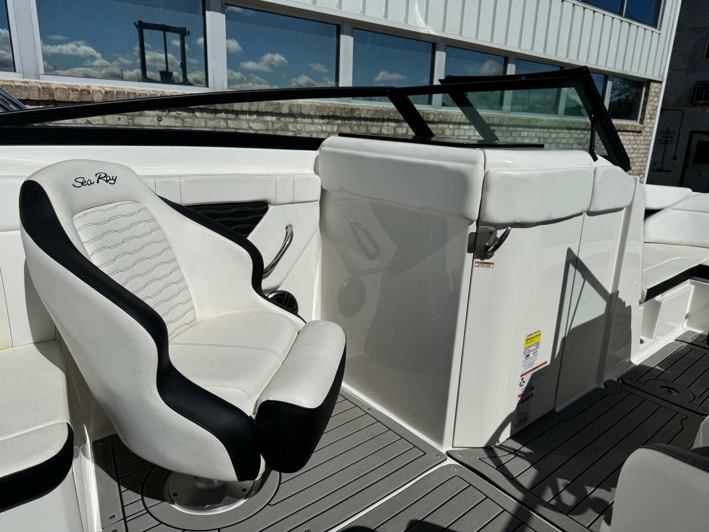 2022 Sea Ray 230 SPX
