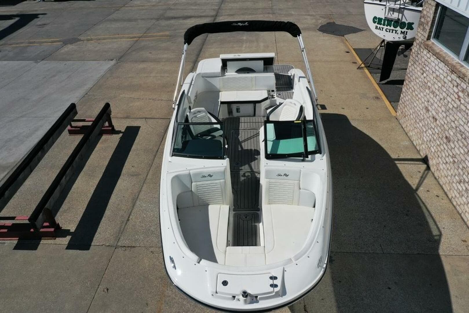 2022 Sea Ray 230 SPX