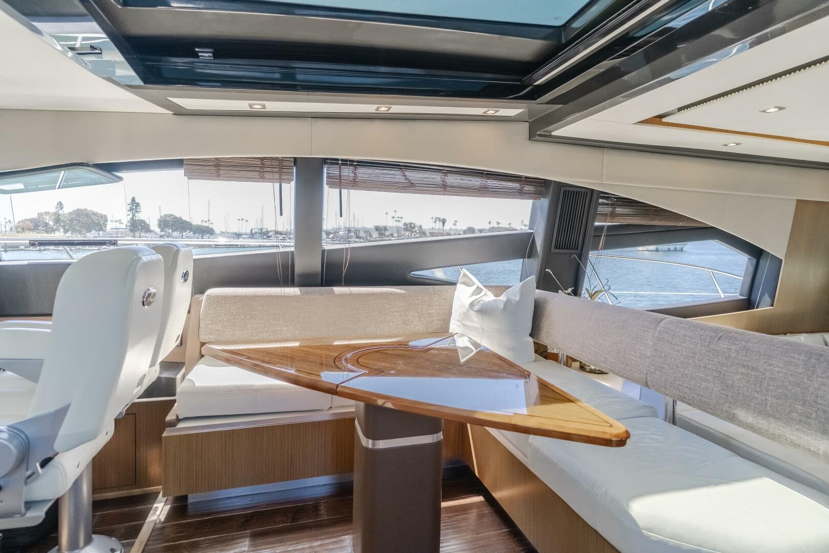 2016 Sea Ray L590