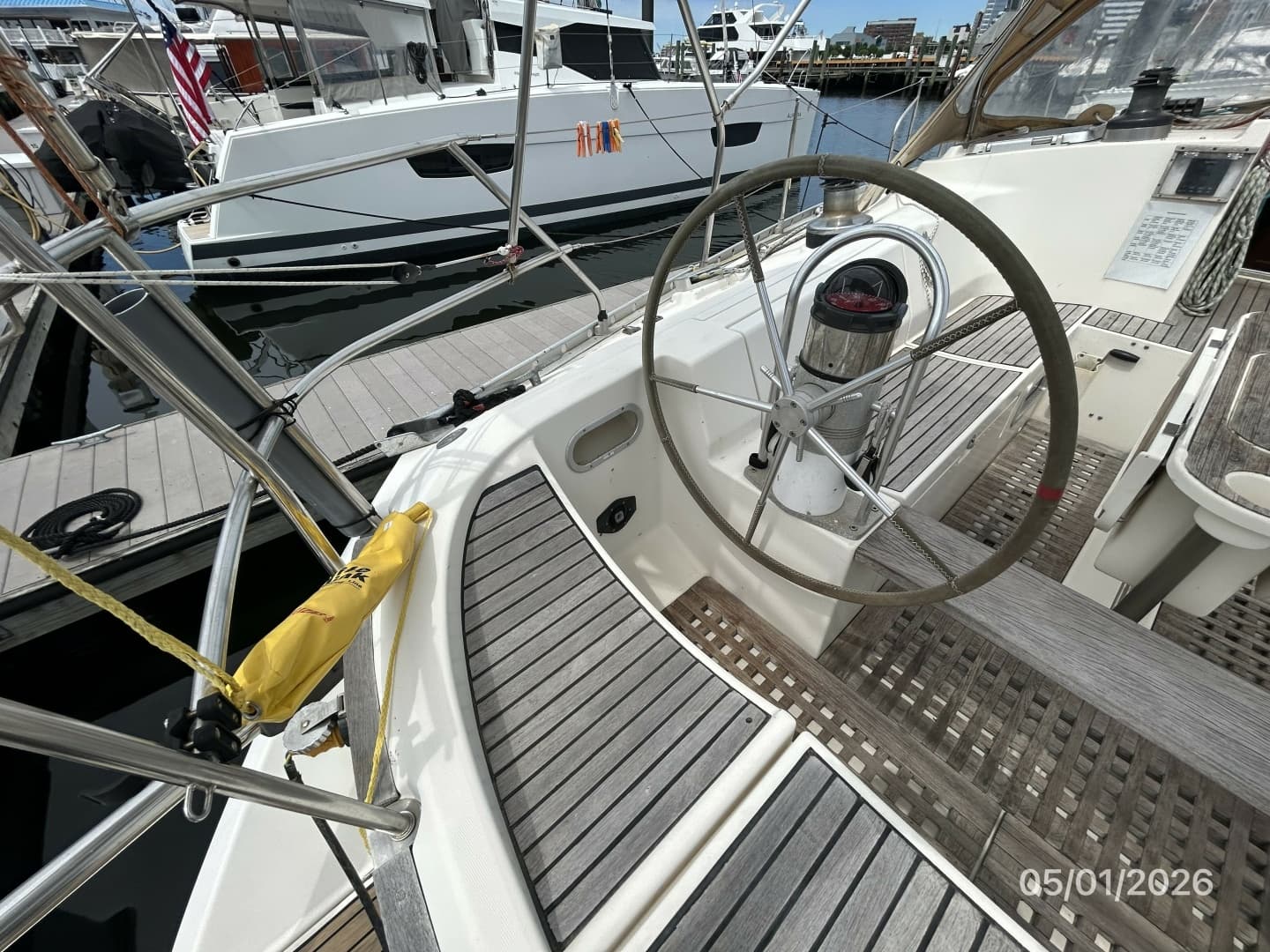 50' Beneteau cockpit port helm