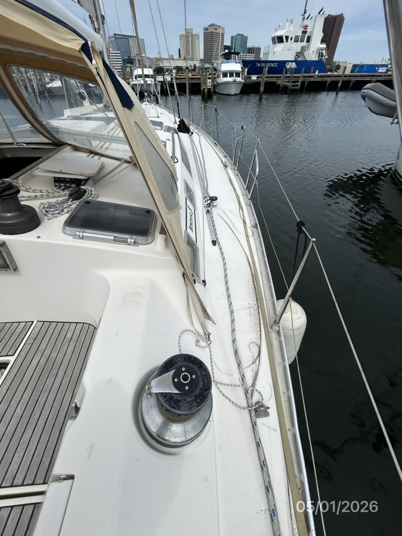 50' Beneteau starboard side deck