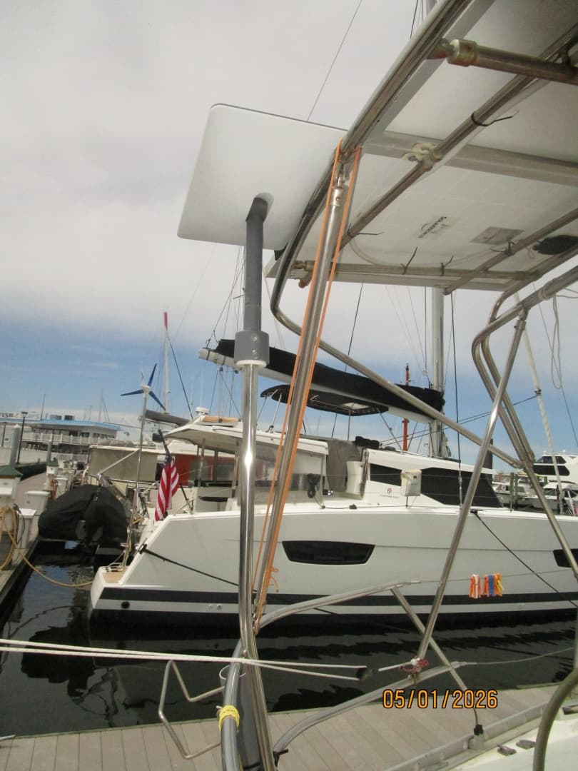 50' Beneteau Starlink system