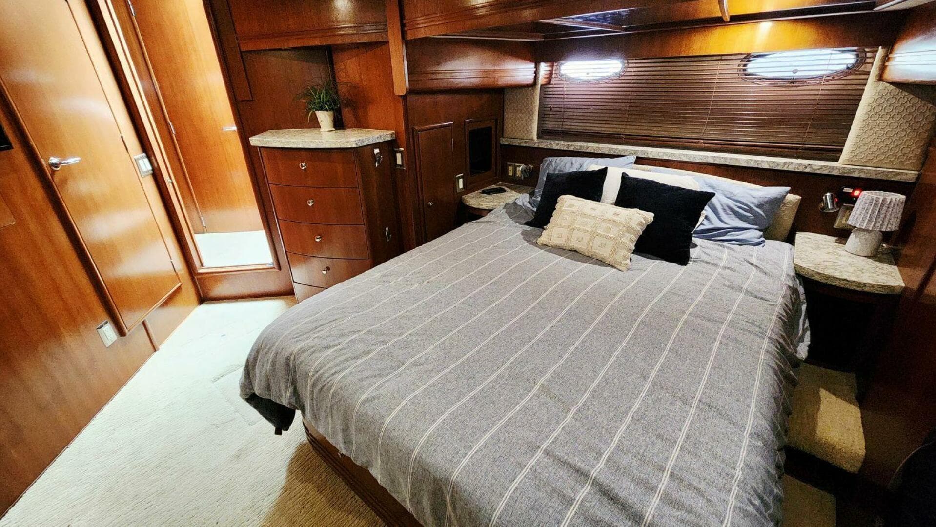 1999 Carver 530 Voyager Pilothouse