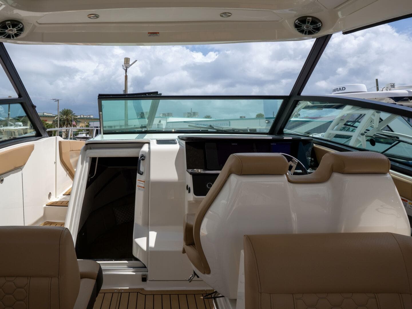 2021 Sea Ray 320 Sundancer