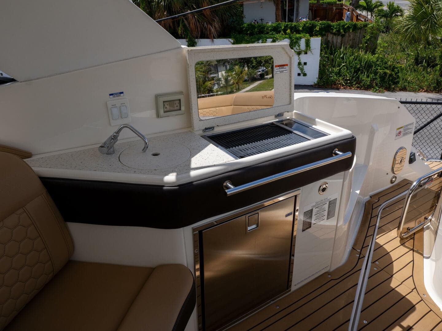 2021 Sea Ray 320 Sundancer